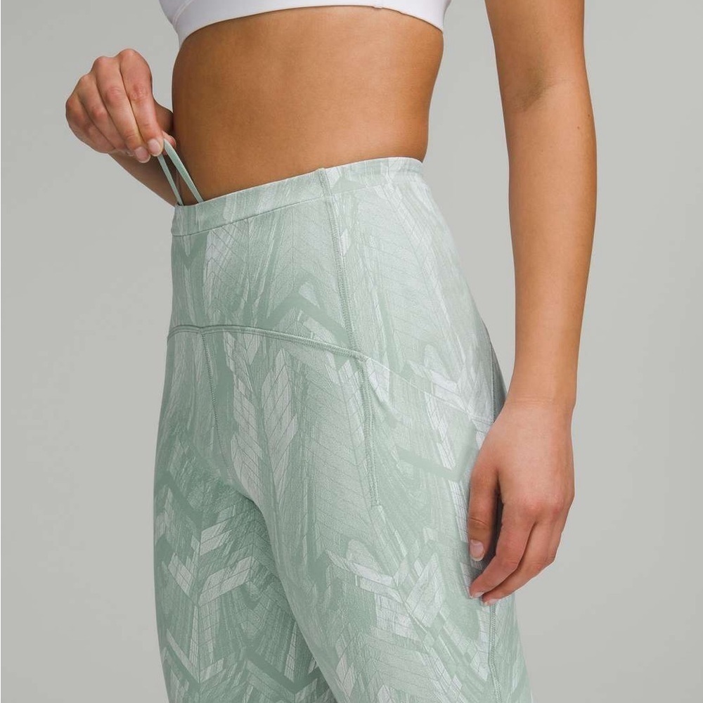 Lululemon Swift Speed High-Rise Crop 21" Reverberate Chevron Jacquard (Size 2) - Picture 5 of 14